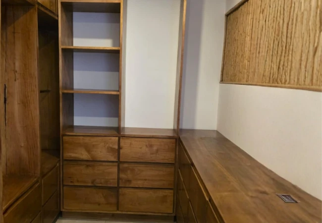 Walking Closet