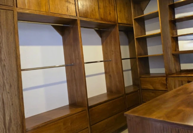 Walking Closet